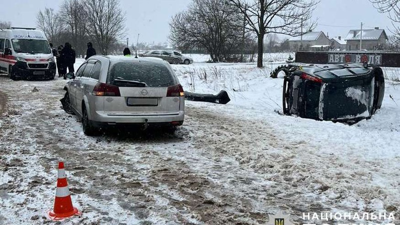 Волиняни потрапили у ДТП на Львівщині: семеро травмованих, з них троє – діти. ФОТО