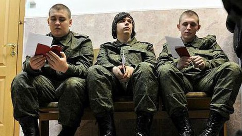 У росії заборонять виїзд чоловікам після «референдумів»