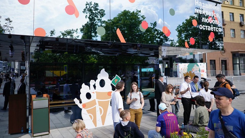 «Поверніть бігмак»: на відкритті замінника «МакДональдзу» в Москві протестував чоловік. ВІДЕО