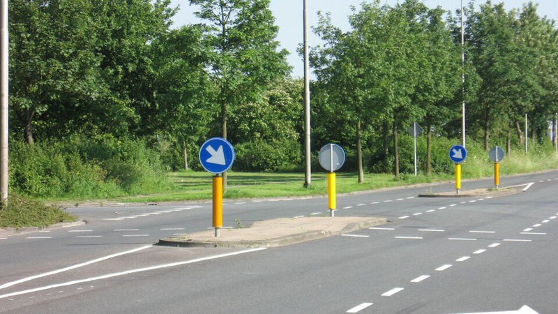 Острівки безпеки на шляхах Волині зроблені відповідно до будівельних норм, – Служба автодоріг
