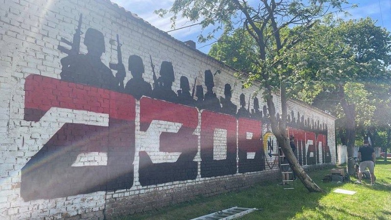 У Нововолинську створили патріотичний стінопис