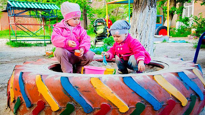 Із Луцьких дитмайданчиків приберуть автомобільні шини