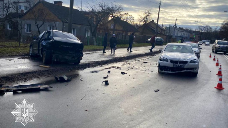 У Луцьку п’яний водій на Львівській наїхав на припарковане авто