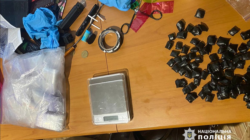Вилучено понад 100 закладок з психотропами та наркотичними засобами: луцькі поліцейські затримали збувача наркотиків