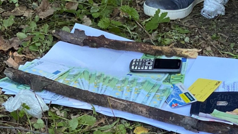 Прикордонник вимагав в українця 10 тисяч євро за переправлення його в Росію