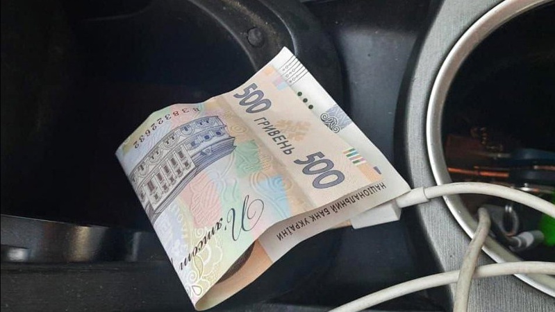 Волинянин може заплатити 68 тисяч за те, що дав 500 гривень хабаря патрульним