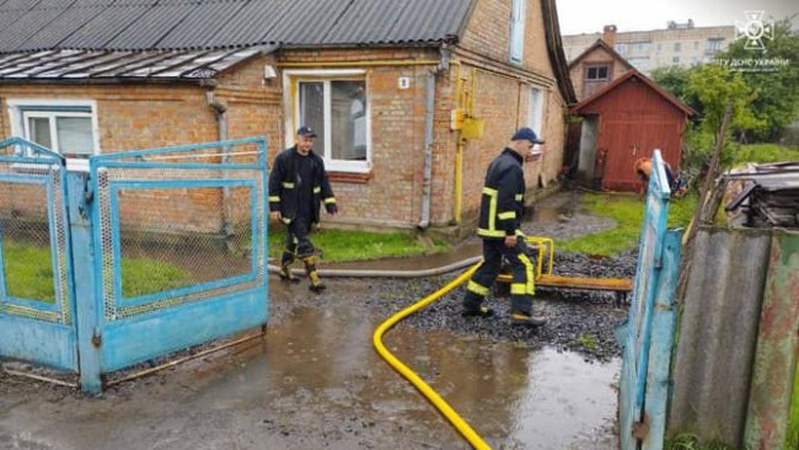 На Волині внаслідок негоди підтопило два будинки. ФОТО