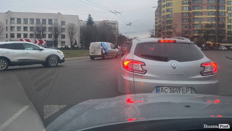 ДТП у Луцьку: зіткнулися «Фольксваген» і «Пежо»