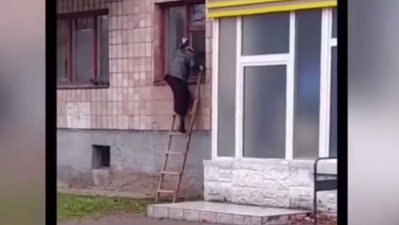 В  Луцьку жінка вилазила через вікно, щоб не «зустрітися з Сатаною»