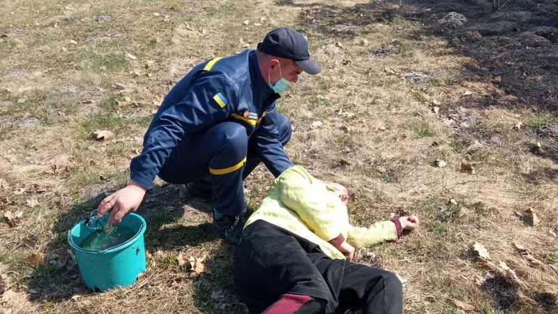 Волинянку, яка спалювала суху траву, госпіталізували в лікарню