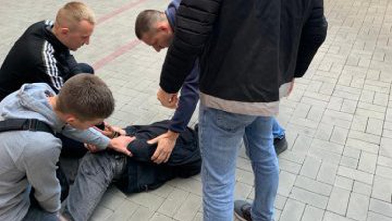 У Луцьку шахрай видурив у пенсіонерки 5 тисяч доларів