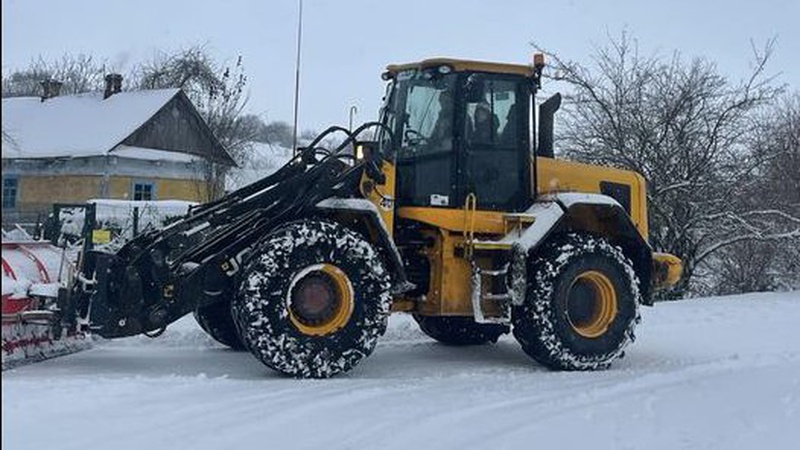 У громаді на Волині дороги допомагали розчищати аграрії