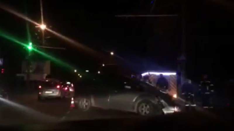 Після зіткнення сховав знак «таксі»: у Луцьку не розминулись Ford та Volkswagen