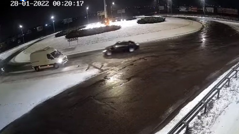 У Луцьку на кільці водій дрифтував проти напрямку руху. ВІДЕО