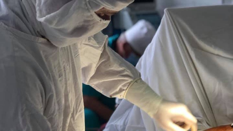 Медики прооперували волинянку, яка прибирала і травмувалась