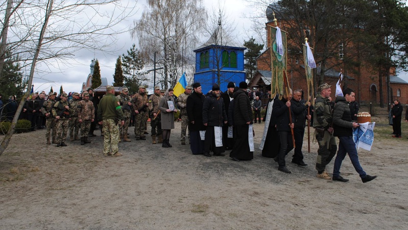 На Волині в останню дорогу провели загиблого Героя