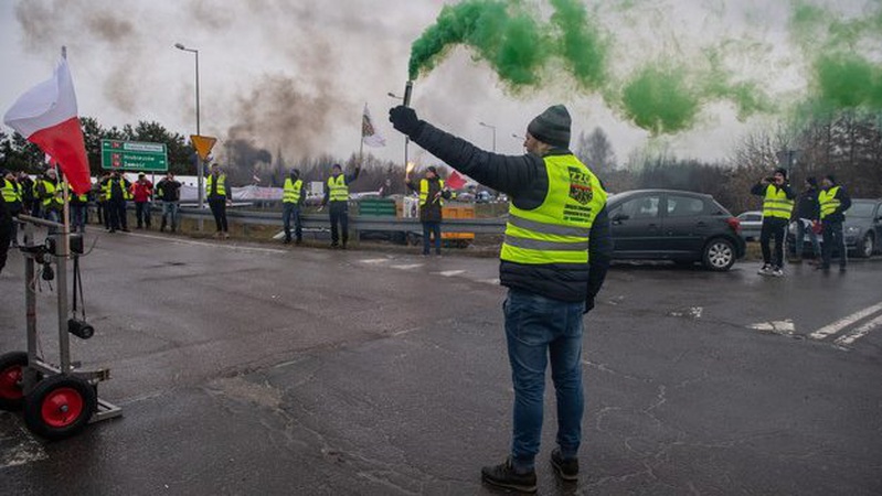 У Польщі на протестах знову з’явилися плакати з пропутінськими гаслами