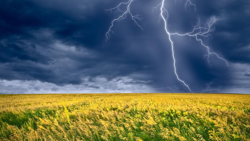 На Волинь насуваються грози, шквали та град: якою буде погода в найближчі дні