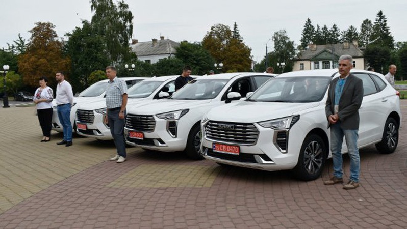 На Волині представники сільських амбулаторій одержали службові автівки. ФОТО