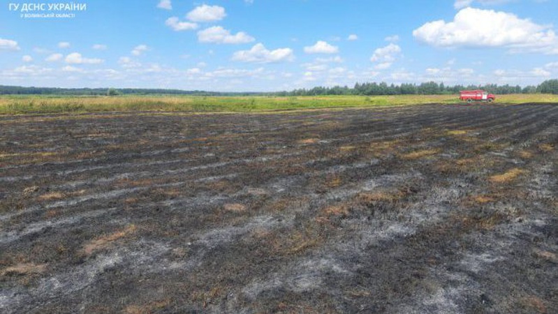 За минулу добу на Волині горіли дві господарські споруди та сіно. ФОТО