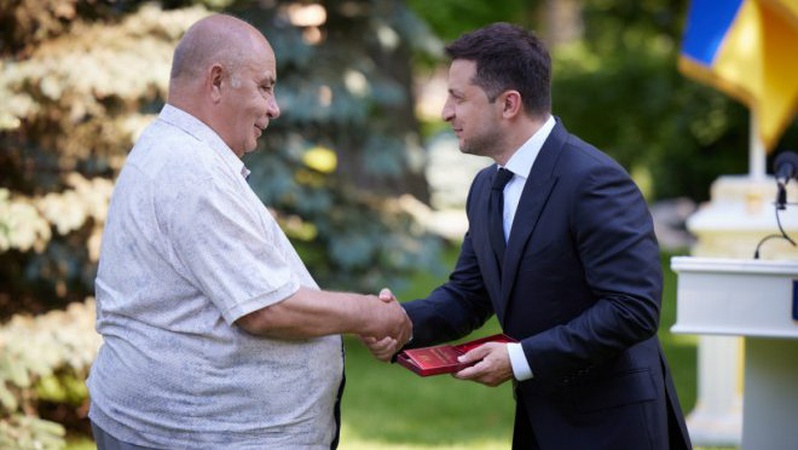 Президент Зеленський нагородив лікаря з Волині. ФОТО