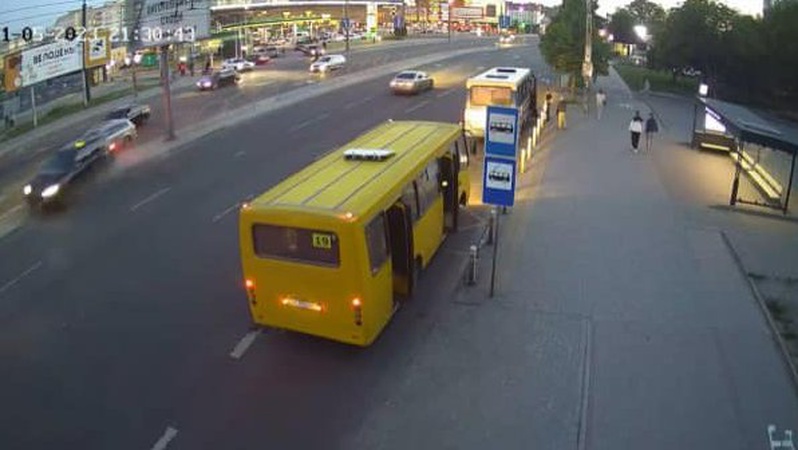 Водій BMW, який «зніс» огорожу в Луцьку, відновить її за свої гроші