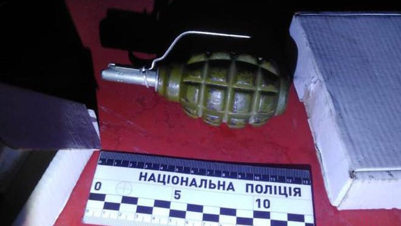 Посеред ночі в Луцьку роз’їжджав 33-річний водій з гранатою