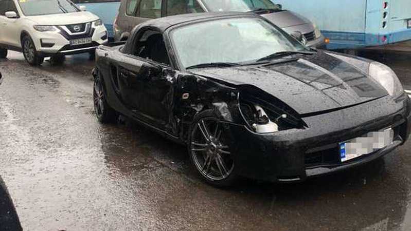 Центр Луцька паралізувала аварія за участю таксі.ФОТО