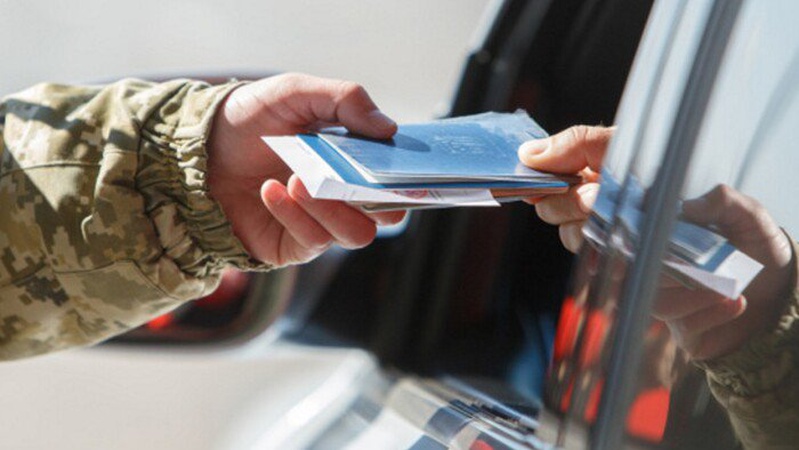 На Волині чоловік за допомогою «довідки» з Інтернету пів року їздив за кордон