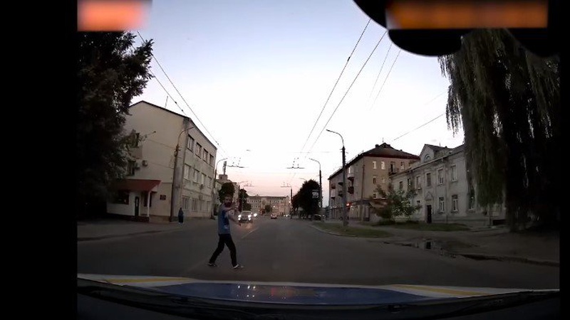 Показали відео, як у Луцьку пішоходи нехтують ПДР