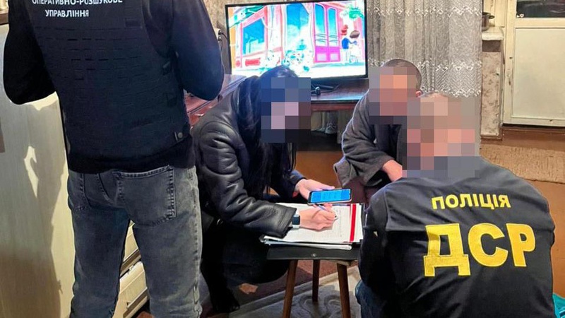 На Волині правоохоронці провели обшуки у чоловіків, які налагодили злочинну схему з переробки бурштину