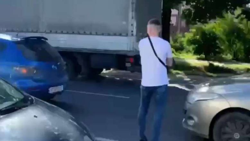 На виїзді з Луцька – аварія: рух ускладнений