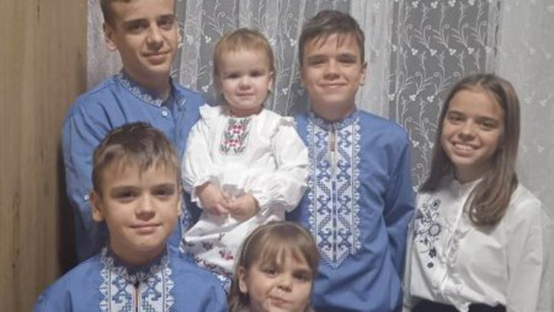 Діти полеглого воїна з Волині передали заколядовані гроші на ЗСУ