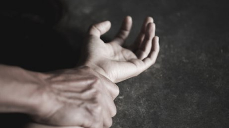 На Волині 22-річну дівчину зґвалтував рідний брат