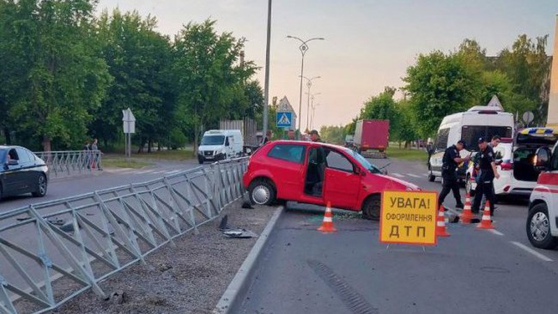 У Ковелі п’яний 20-річний водій в’їхав в дорожню огорожу. ФОТО