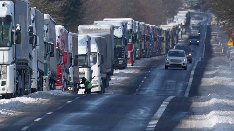 Польські перевізники розблокували два пункти пропуску з Україною