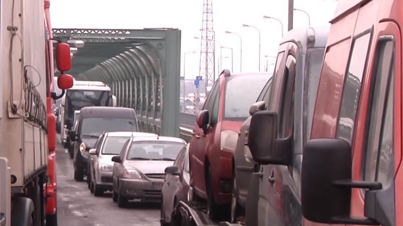 На польському кордоні – черги на кілька кілометрів. ВІДЕО