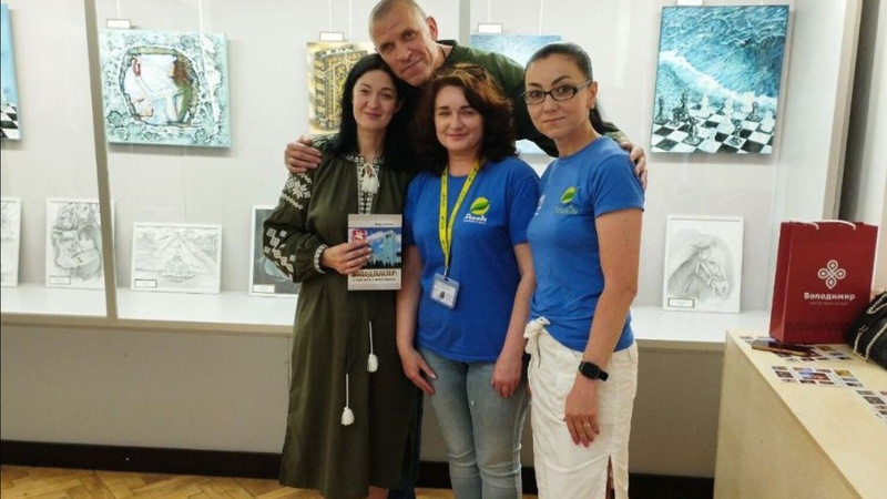 У місті на Волині презентували картини талановитого художника-переселенця