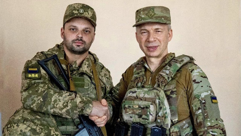 Народився на Донеччині, а до війська призивався з Волині: Сирський нагородив воїна медаллю «Хрест Пошани»