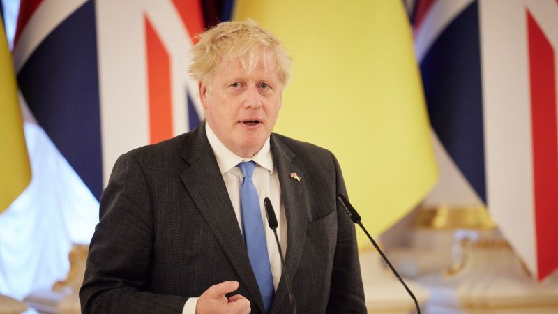 Джонсон розпочав збір коштів на медикаменти для України