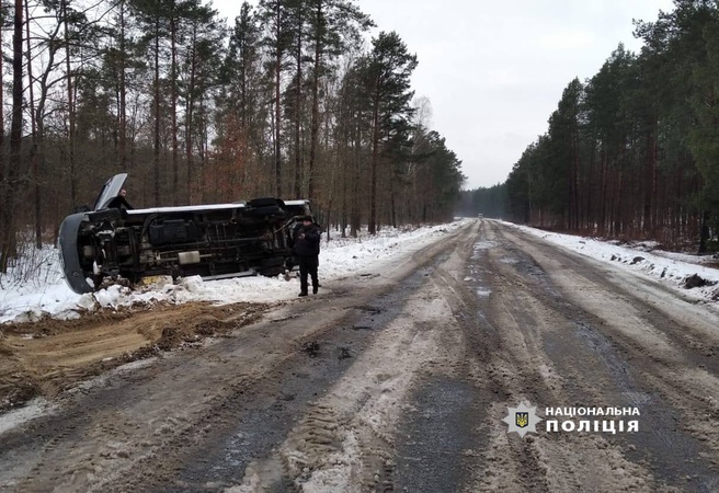 На Волині перекинувся автобус із пасажирами, є постраждалі