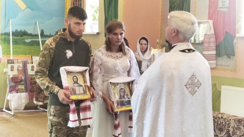 На Волині військовий одружився з коханою