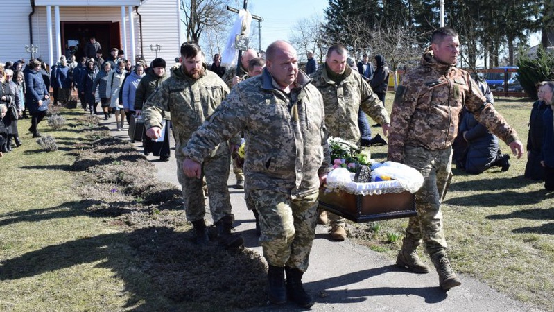 На Волині в останню дорогу провели захисника Юрія Купиру