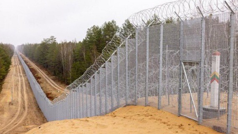 Литва завершила будівництво паркану на кордоні з Білоруссю