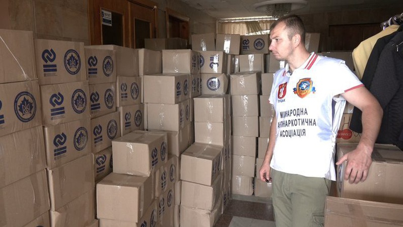 У Луцьку почали видавати продуктові набори