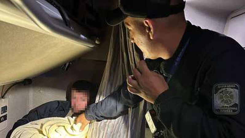 На «Ягодині» у вантажівці далекобійника виявили ухилянта