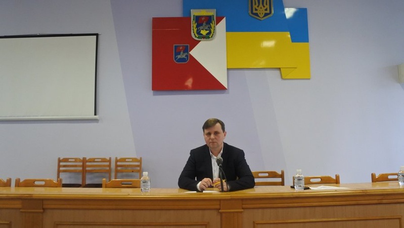 Паразити. Аби прогодувати 15 чиновників, Луцька райрада відбирає майно у Горохівської громади