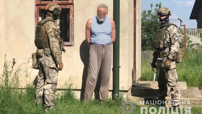 Волинські поліцейські під прикриттям купили у священника зброю. ФОТО