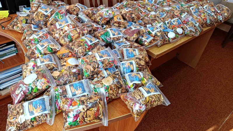 У ліцеї на Волині виготовляли енергетичні набори для бійців ЗСУ