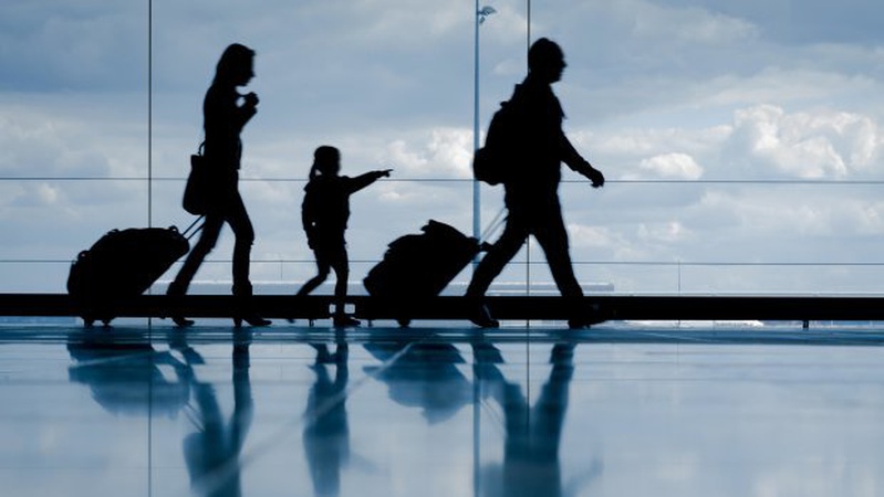 Залишити Україну: скільки українців мріє емігрувати і з якої причини